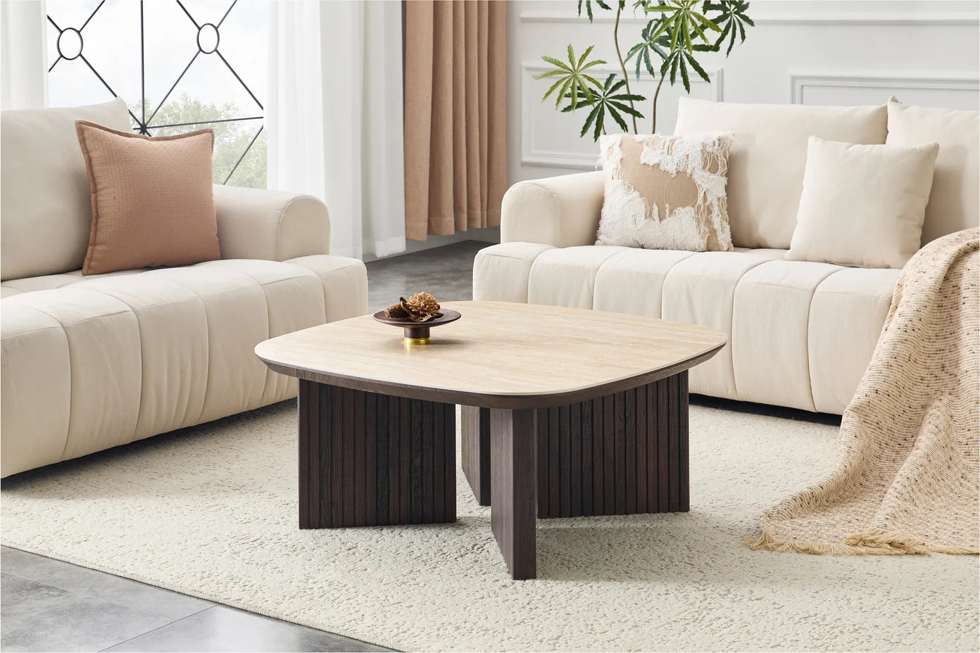 Japandi Couchtisch Torino Travertin Walnuss 90 × 90