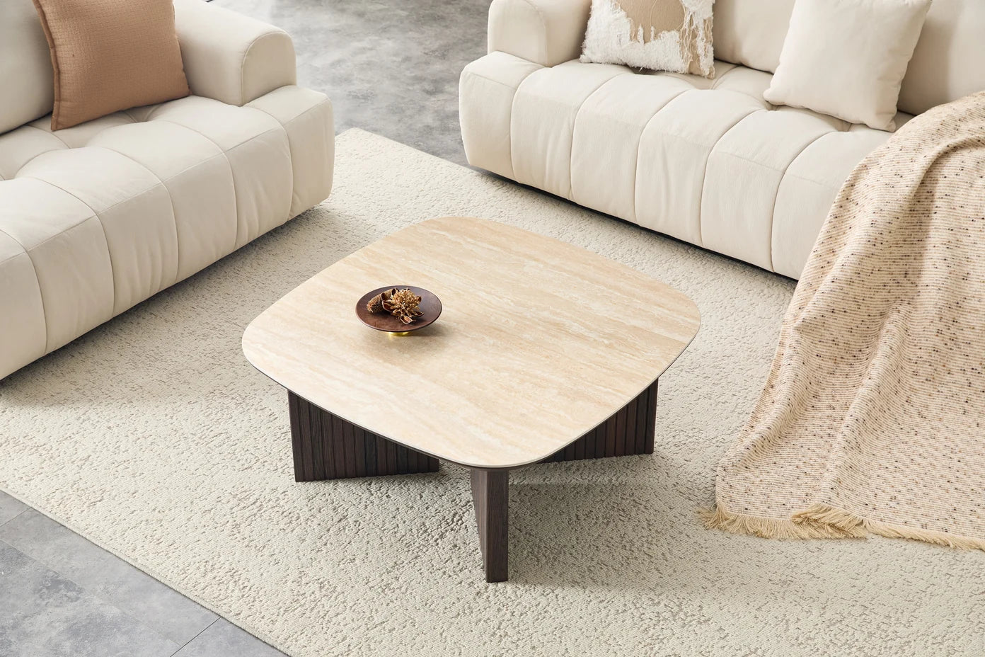 Japandi Couchtisch Torino Travertin Walnuss 90 × 90